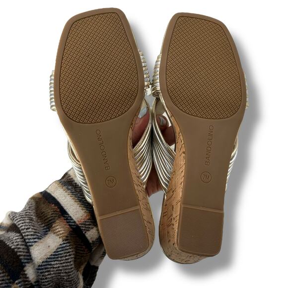 NEW Bandolino Sandals Size 7 Metallic Gold Wedge Slip On Knotted Square Toe Y2K - Picture 11 of 12